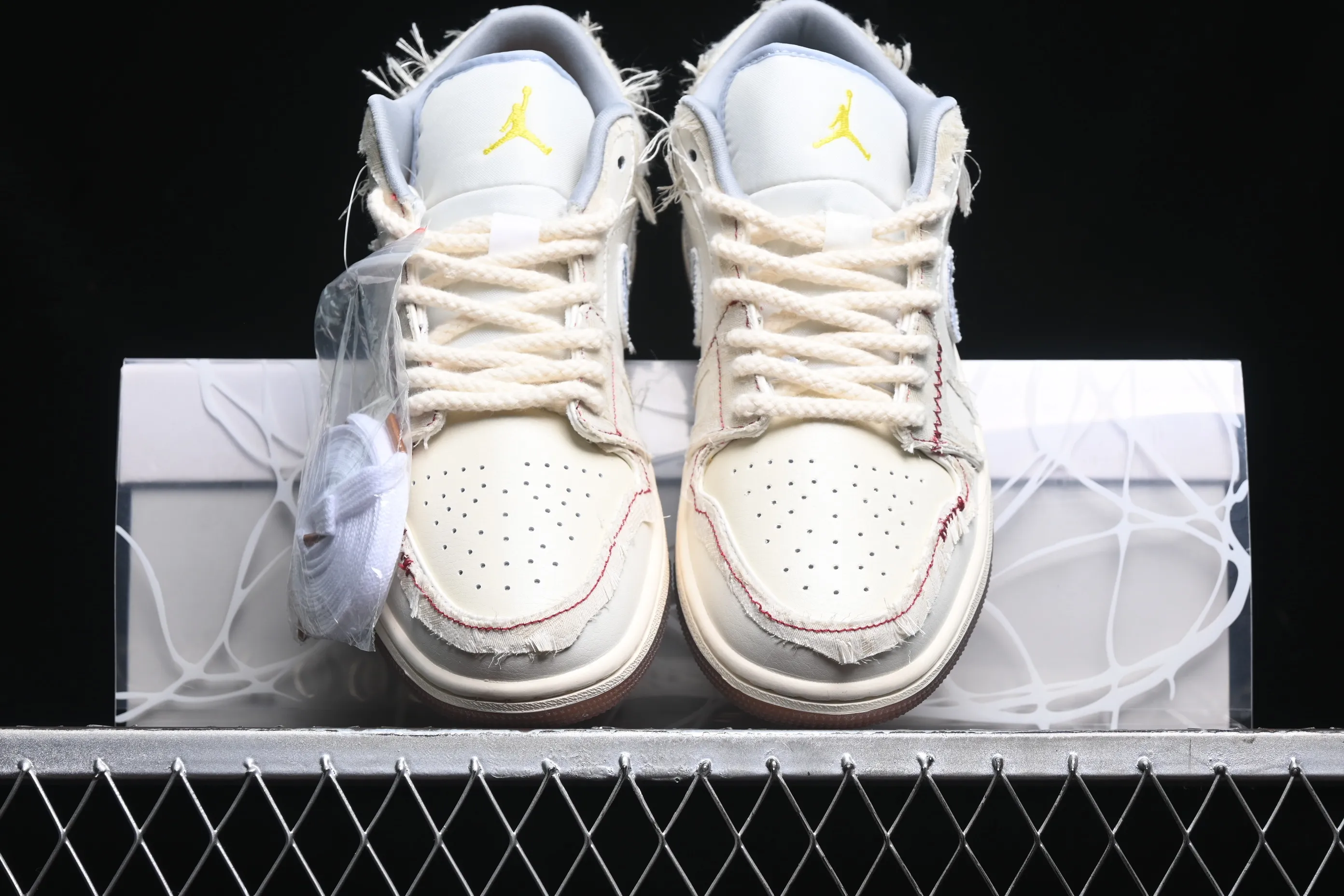 All Categories Air Jordan Jordan Series Basketball Shoes Air Jordan 1 Low Air Jordan 1 Low AJ1 Joe 1 Panda Prank Lead the Dream Lian Lizhi Mi Blue Retro Basketball Shoes FZ5046-041